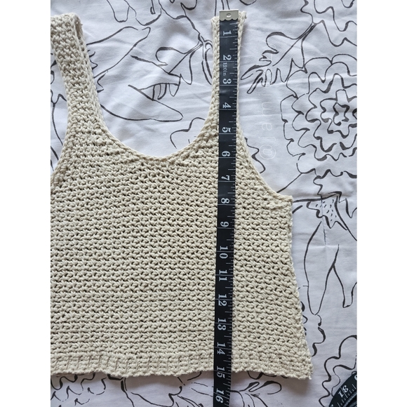 Scoop Neck Crochet Linen Cropped Tank (Handmade) - Ecru - Picture 6 of 7